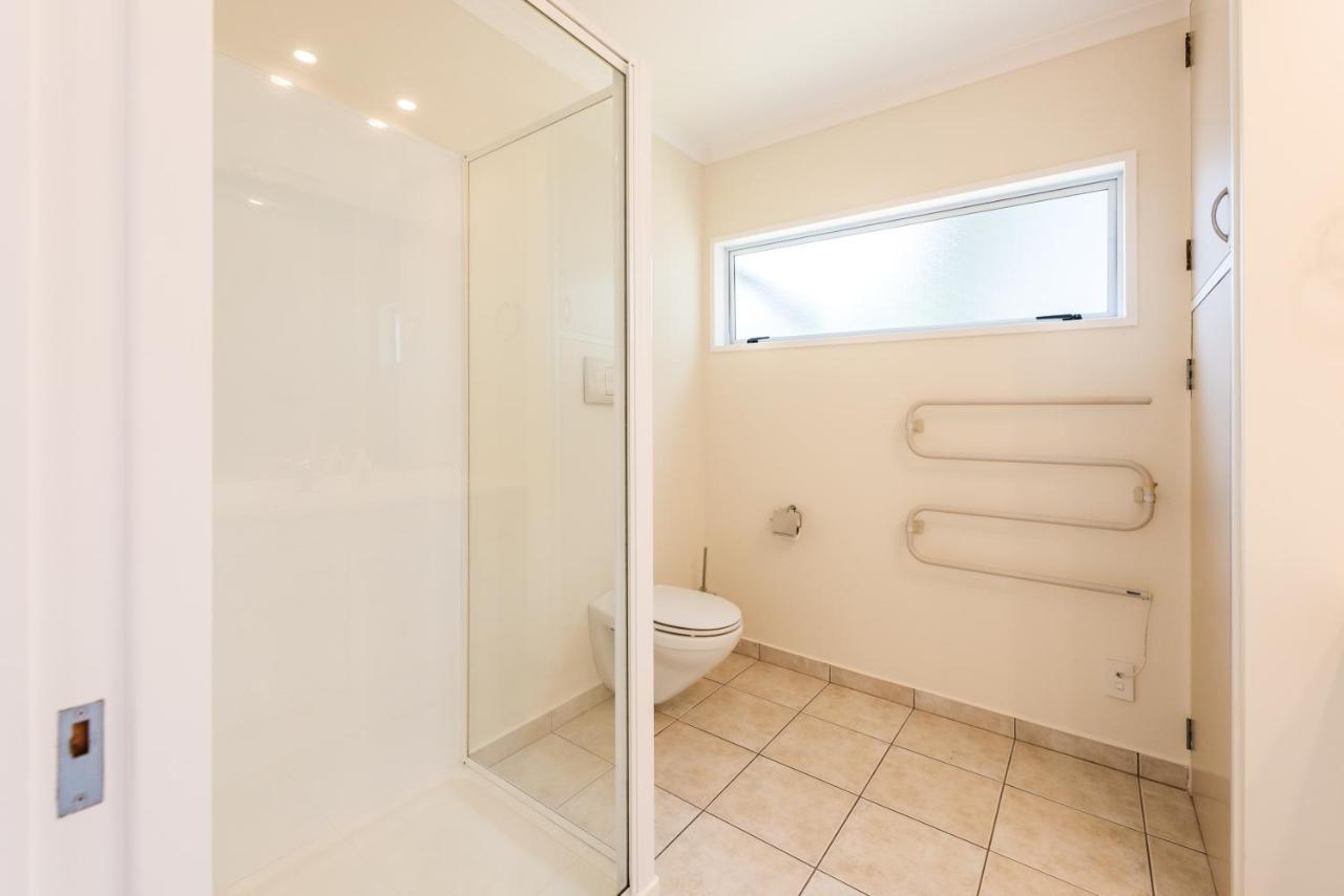 Number Six - Oneroa Holiday Home Екстер'єр фото