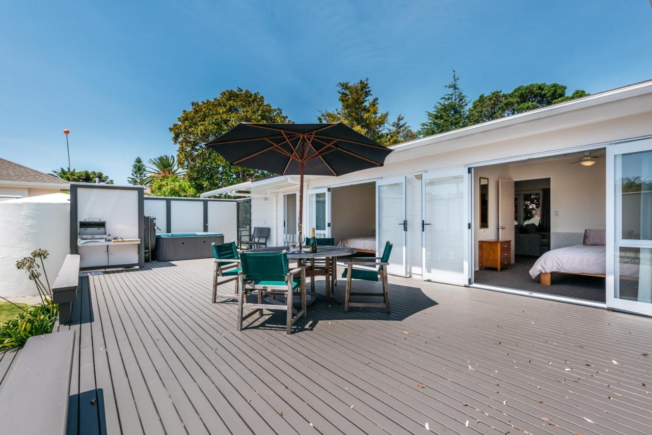 Number Six - Oneroa Holiday Home Екстер'єр фото